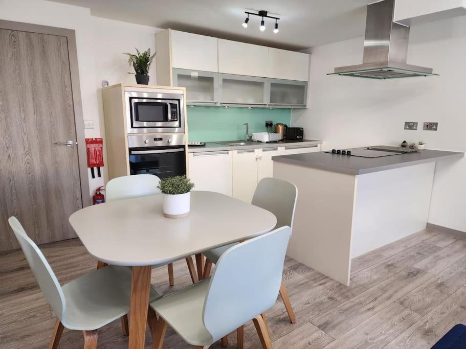 Horizon House, Luxury 2-Bedroom Flat 3 옥스퍼드 외부 사진